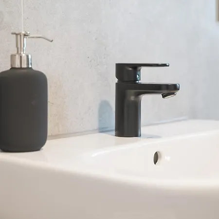 Stilvolle Wohnung Mit Loggia Im Stadtzentrum - Kingsize Bett - Smart Tv - Netflix - 60Qm - 24H Check-In Ludwigsburg Buitenkant foto