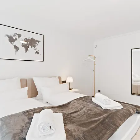 Stilvolle Wohnung Mit Loggia Im Stadtzentrum - Kingsize Bett - Smart Tv - Netflix - 60Qm - 24H Check-In Ludwigsburg Buitenkant foto