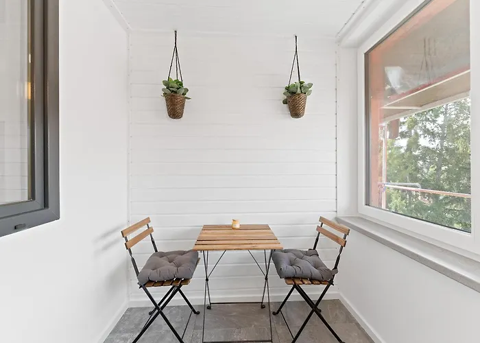 Stilvolle Wohnung Mit Loggia Im Stadtzentrum - Kingsize Bett - Smart Tv - Netflix - 60Qm - 24H Check-In
