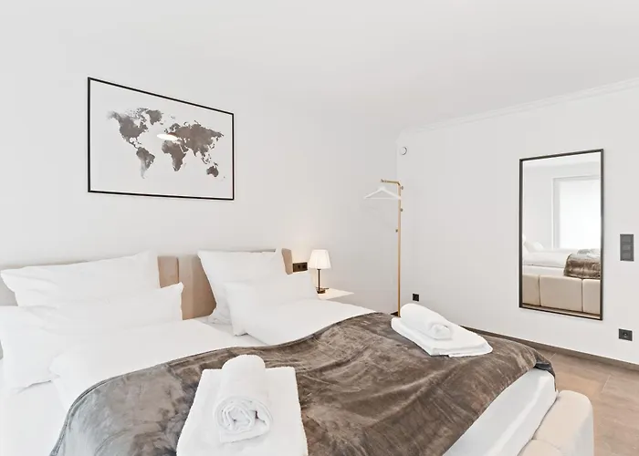 Stilvolle Wohnung Mit Loggia Im Stadtzentrum - Kingsize Bett - Smart Tv - Netflix - 60Qm - 24H Check-In