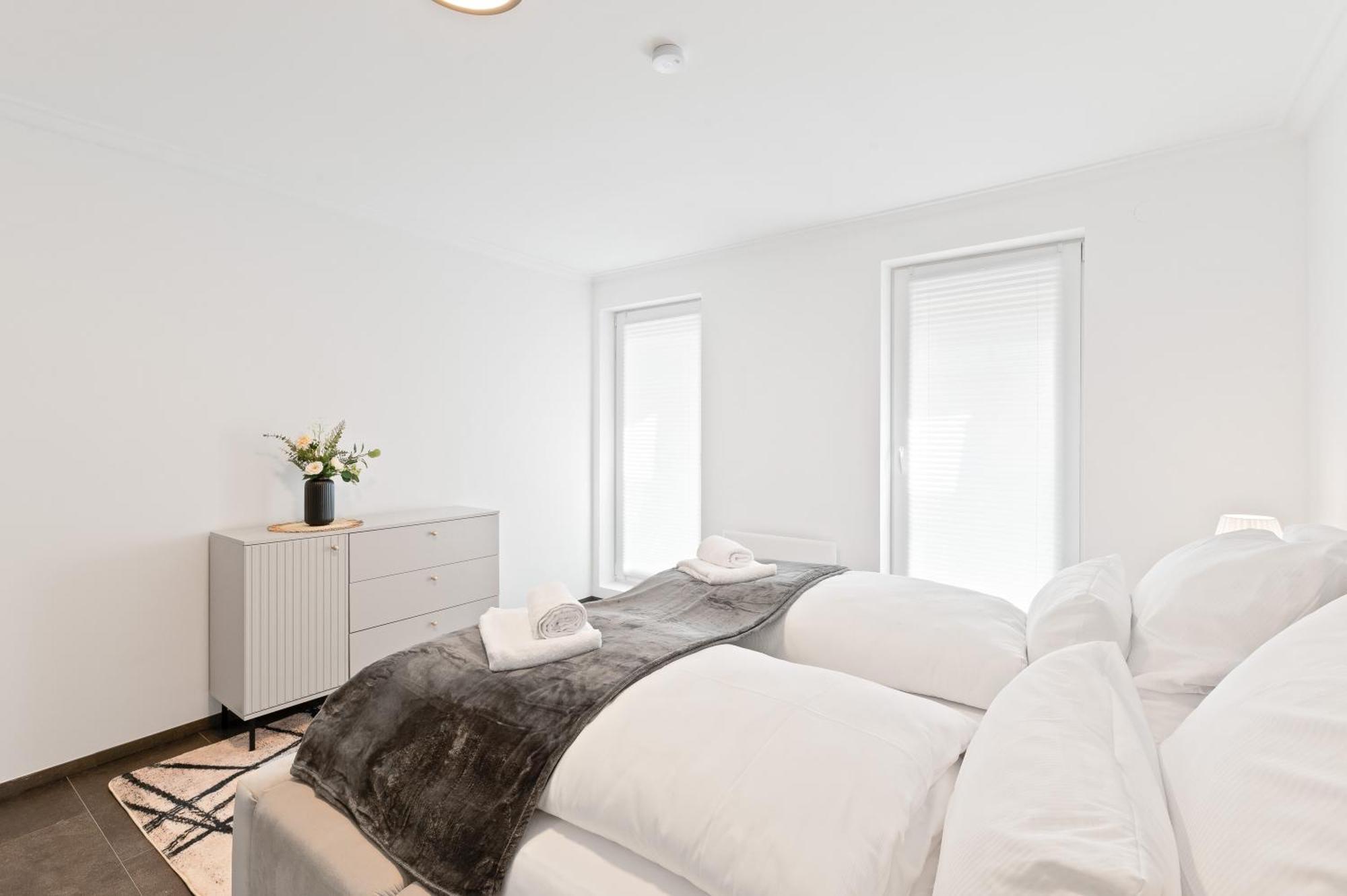 Stilvolle Mit Loggia Im Stadtzentrum - Kingsize Bett - Smart Tv - Netflix - 60qm - 24h Check-in * Ludwigsburg
