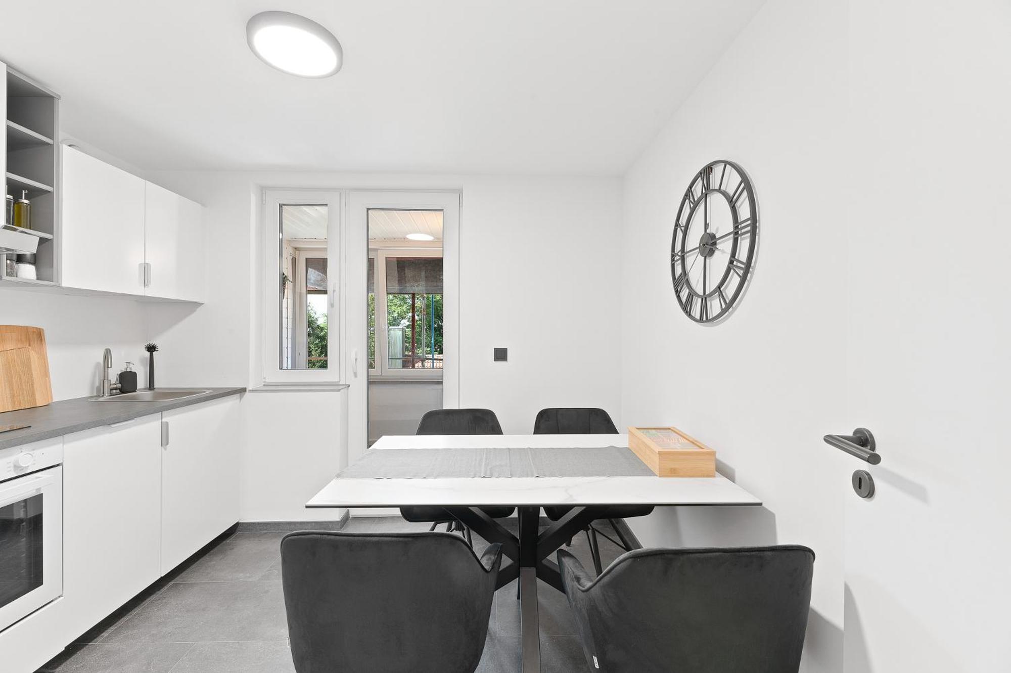 Stilvolle Mit Loggia Im Stadtzentrum - Kingsize Bett - Smart Tv - Netflix - 60qm - 24h Check-in