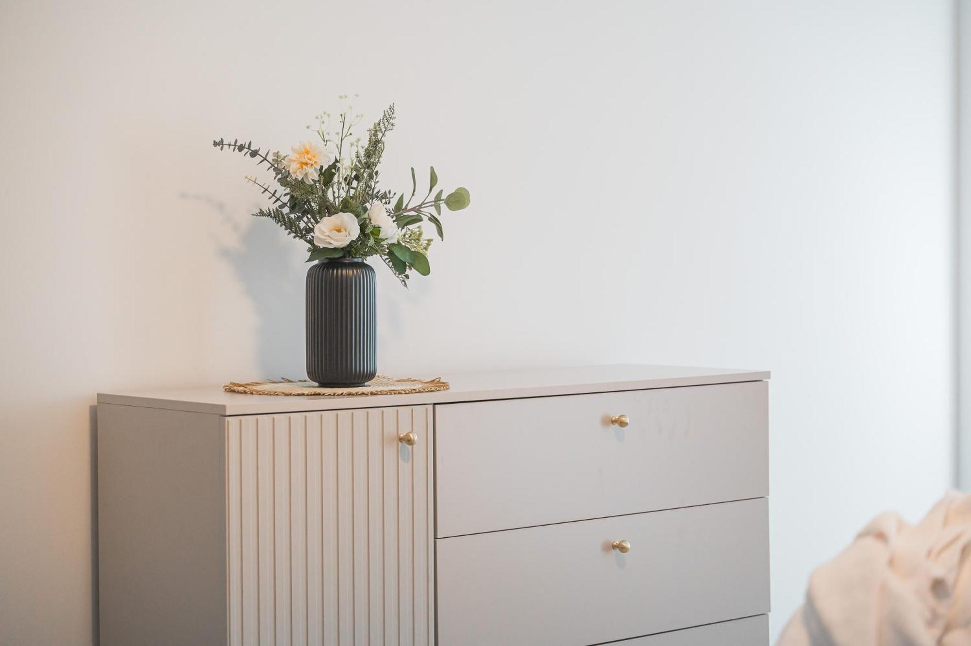 Stilvolle Mit Loggia Im Stadtzentrum - Kingsize Bett - Smart Tv - Netflix - 60qm - 24h Check-in