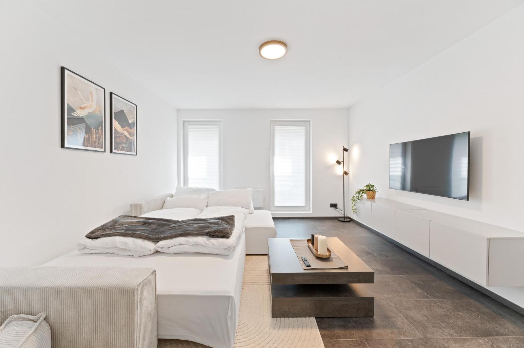 Stilvolle Mit Loggia Im Stadtzentrum - Kingsize Bett - Smart Tv - Netflix - 60qm - 24h Check-in Apartment Ludwigsburg