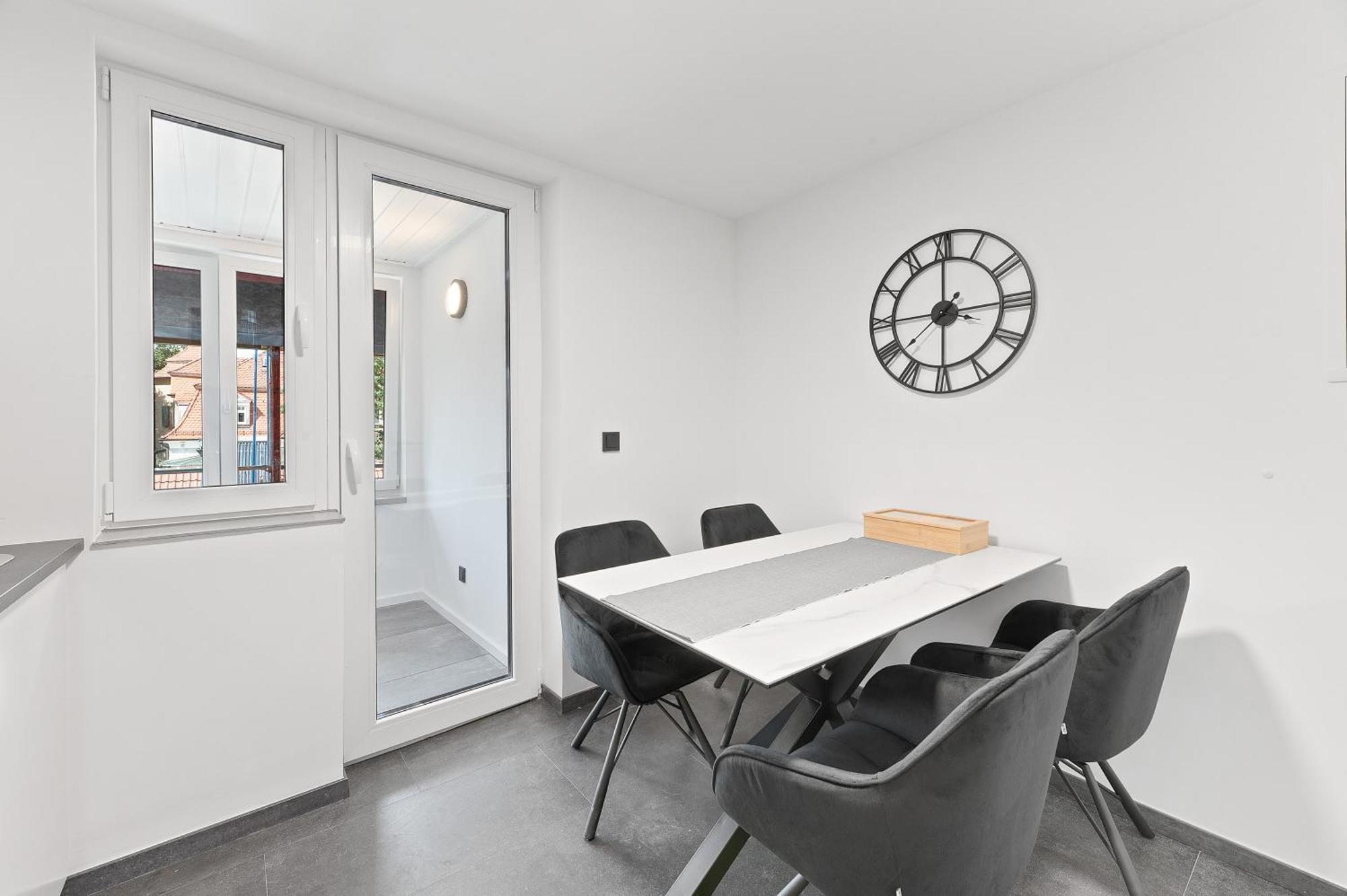 Apartment Stilvolle Mit Loggia Im Stadtzentrum - Kingsize Bett - Smart Tv - Netflix - 60qm - 24h Check-in *
