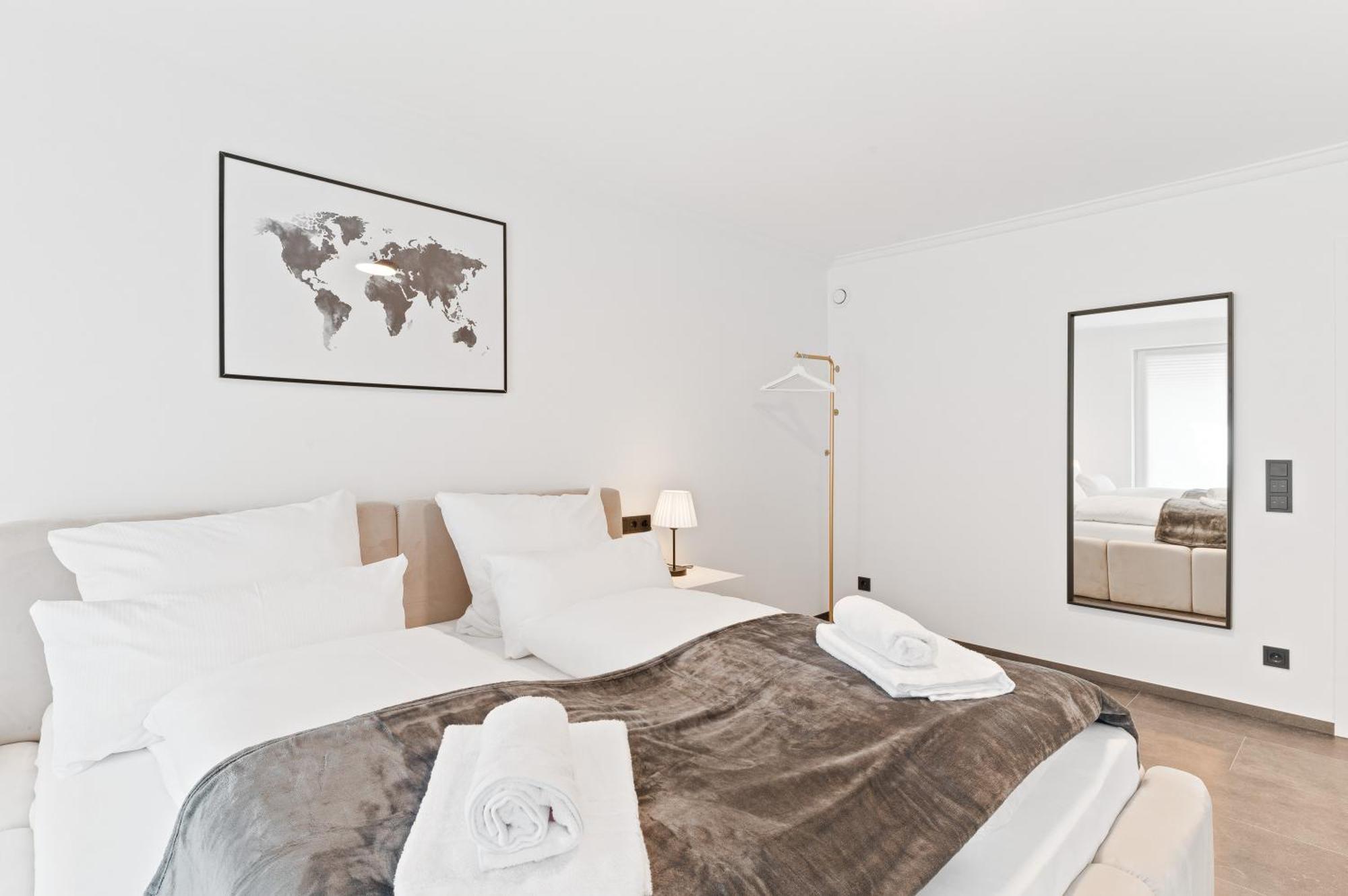 Stilvolle Mit Loggia Im Stadtzentrum - Kingsize Bett - Smart Tv - Netflix - 60qm - 24h Check-in * Ludwigsburg